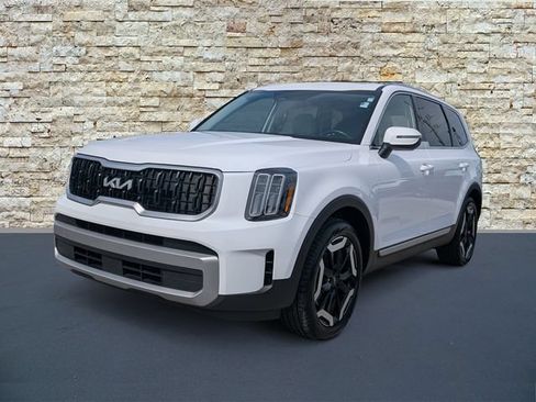 Used 2023 Kia Telluride EX w/ EX Captain's Chair Package FWD image 5