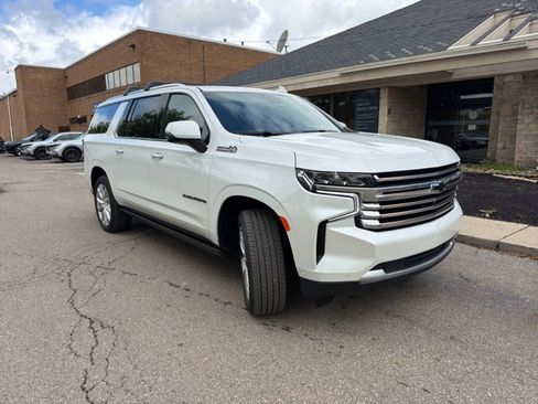 Used 2024 Chevrolet Suburban High Country w/ Advanced Technology Package AWD/4WD image 5