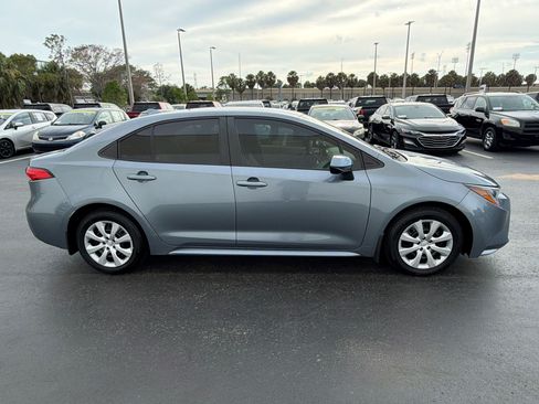 Used 2025 Toyota Corolla LE FWD image 8