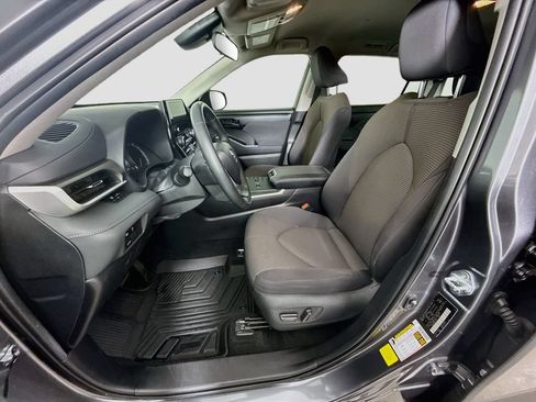 Certified 2024 Toyota Highlander LE FWD image 14