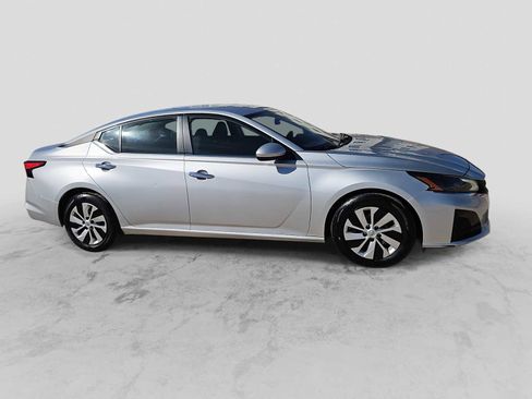Used 2023 Nissan Altima 2.5 S image 9