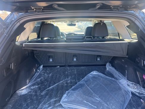 Certified 2025 Subaru Outback Limited w/ Popular Package #2 image 9