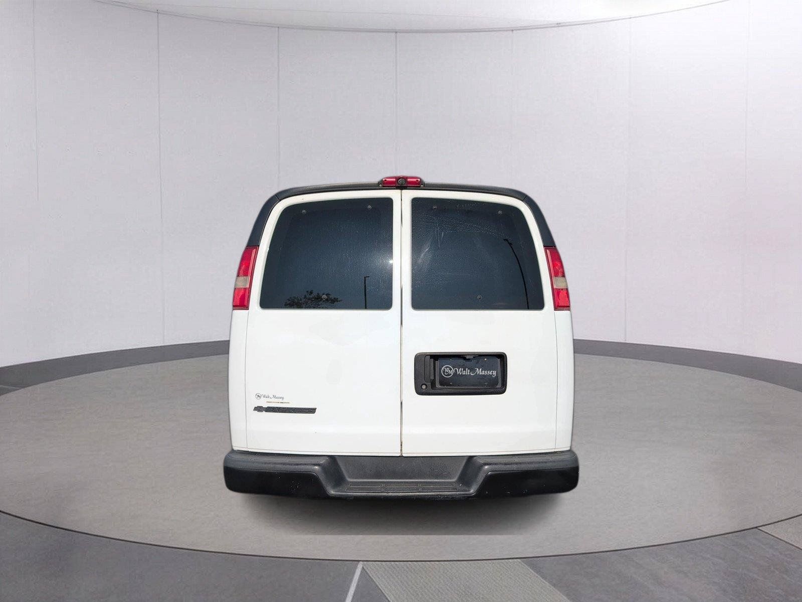 Used 2017 Chevrolet Express 2500 RWD image 4