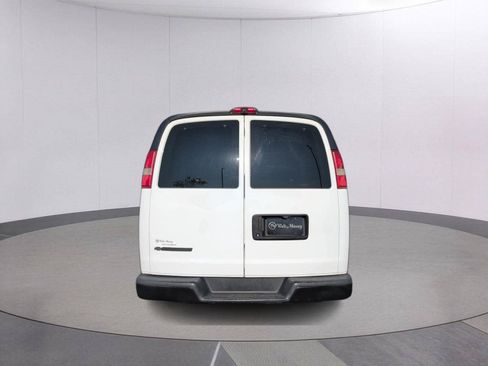 Used 2017 Chevrolet Express 2500 RWD image 4