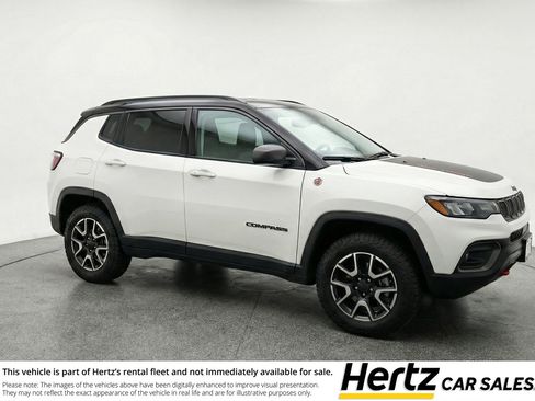 Used 2025 Jeep Compass Trailhawk image 1