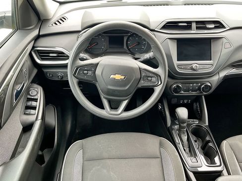 Used 2023 Chevrolet TrailBlazer LT FWD image 23