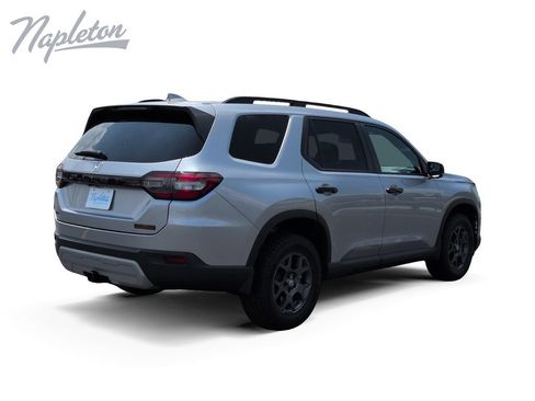 Used 2025 Honda Pilot TrailSport image 6