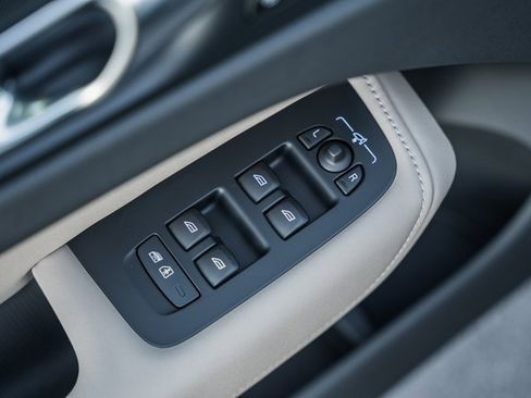 New 2026 Volvo XC60 B5 Plus w/ Climate Package image 40