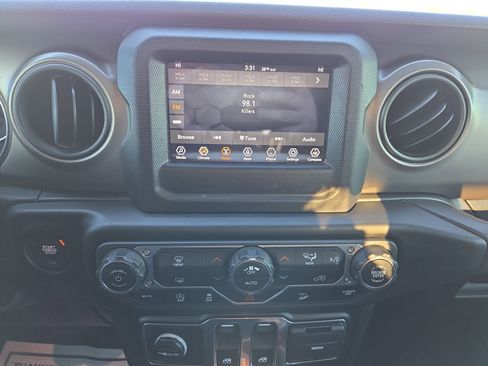 Used 2020 Jeep Wrangler Sport image 15