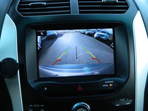 Used 2013 Ford Explorer XLT image 23