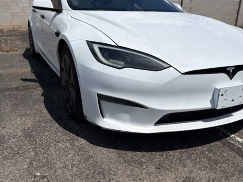 Used 2024 Tesla Model Y Long Range AWD/4WD image 3