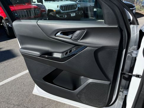 Used 2025 Chevrolet Equinox LT image 20