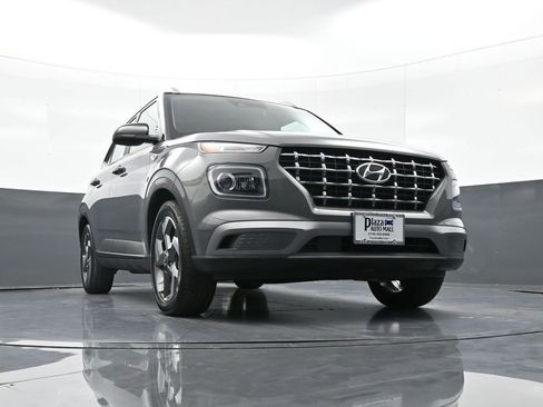 Certified 2022 Hyundai Venue Limited FWD image 25