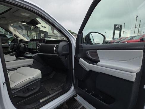 Used 2025 Ford Expedition Platinum w/ Platinum Ultimate Package AWD/4WD image 15