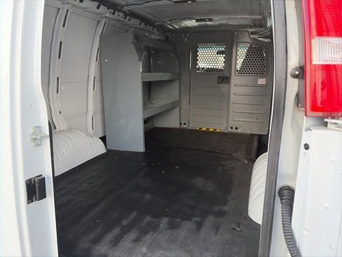 Used 2018 Chevrolet Express 2500 image 8