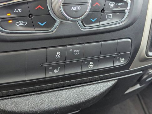 Used 2020 RAM 1500 Classic SLT w/ Luxury Group image 31