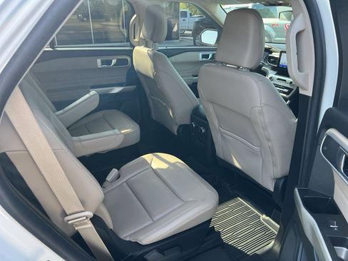 Used 2022 Ford Explorer XLT w/ Equipment Group 202A image 14