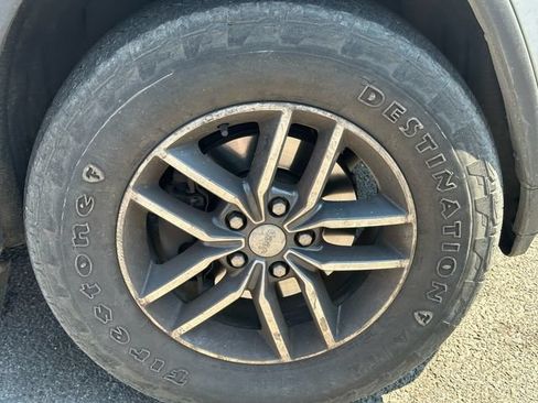 Used 2018 Jeep Grand Cherokee Limited AWD/4WD image 16
