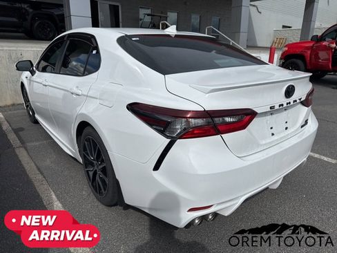 Used 2021 Toyota Camry SE w/ Audio Upgrade Package image 3