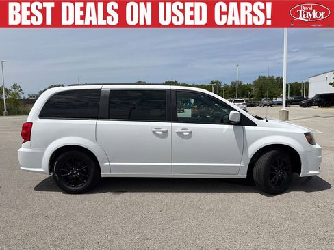 Used 2020 Dodge Grand Caravan SE FWD image 2