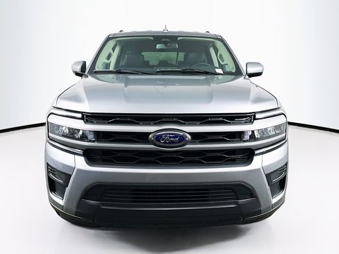 Used 2024 Ford Expedition Max XLT image 2