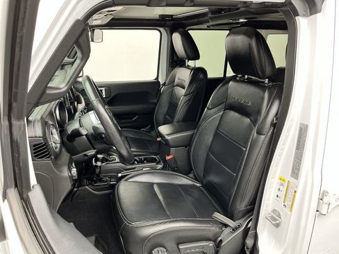 Used 2018 Jeep Wrangler Unlimited Sahara image 8
