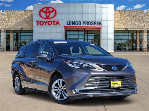 Certified 2023 Toyota Sienna Platinum image 1