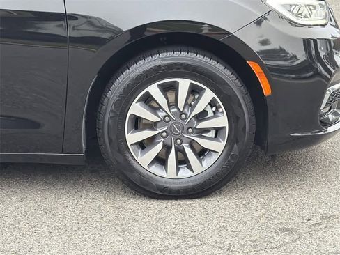 Used 2024 Chrysler Pacifica Select image 43