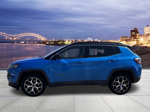 Used 2025 Jeep Compass Limited AWD/4WD image 2