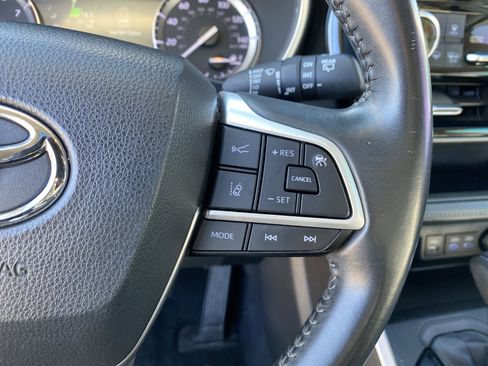 Used 2022 Toyota Highlander XLE image 35