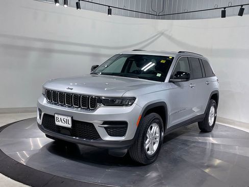 Used 2023 Jeep Grand Cherokee Laredo AWD/4WD image 8