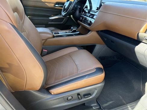 Used 2023 Nissan Pathfinder Platinum w/ Cargo Package image 13