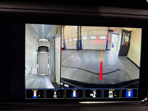 Certified 2024 GMC Yukon Denali image 33