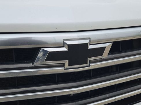 Used 2023 Chevrolet Silverado 1500 High Country w/ Technology Package AWD/4WD image 10
