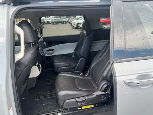 Used 2024 Kia Carnival SX FWD image 7