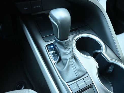 Used 2024 Toyota Camry XLE image 27