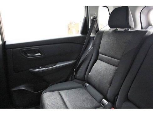 Used 2024 Nissan Rogue SV FWD image 9