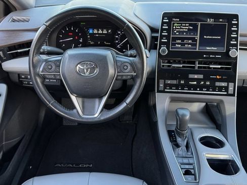 Used 2019 Toyota Avalon XLE image 12