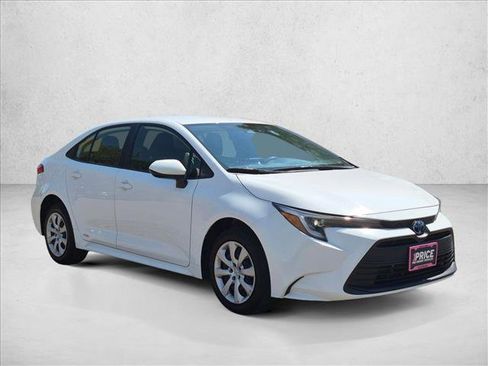 Used 2024 Toyota Corolla LE AWD/4WD image 3