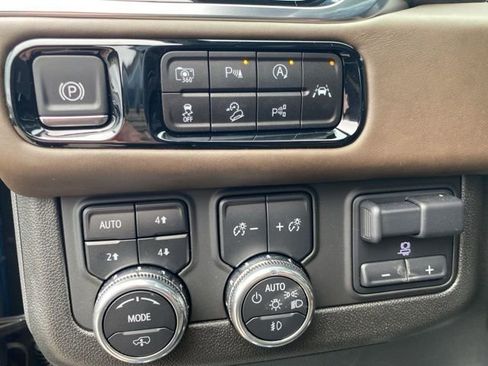 Used 2025 GMC Yukon Denali Ultimate image 17