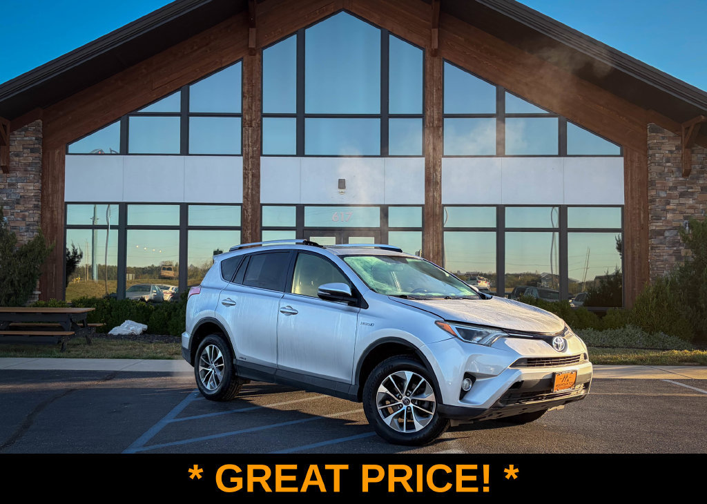 Used 2016 Toyota RAV4 XLE AWD/4WD image 1