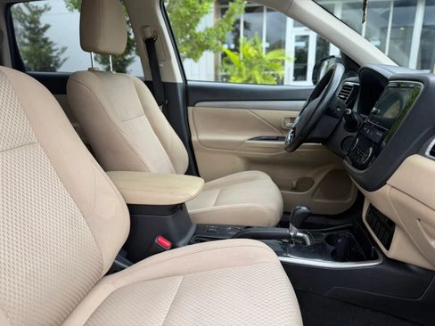 Used 2018 Mitsubishi Outlander SE FWD image 13