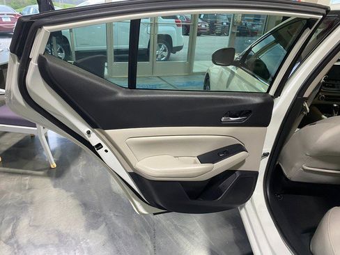 Used 2019 Nissan Altima 2.5 SV image 12