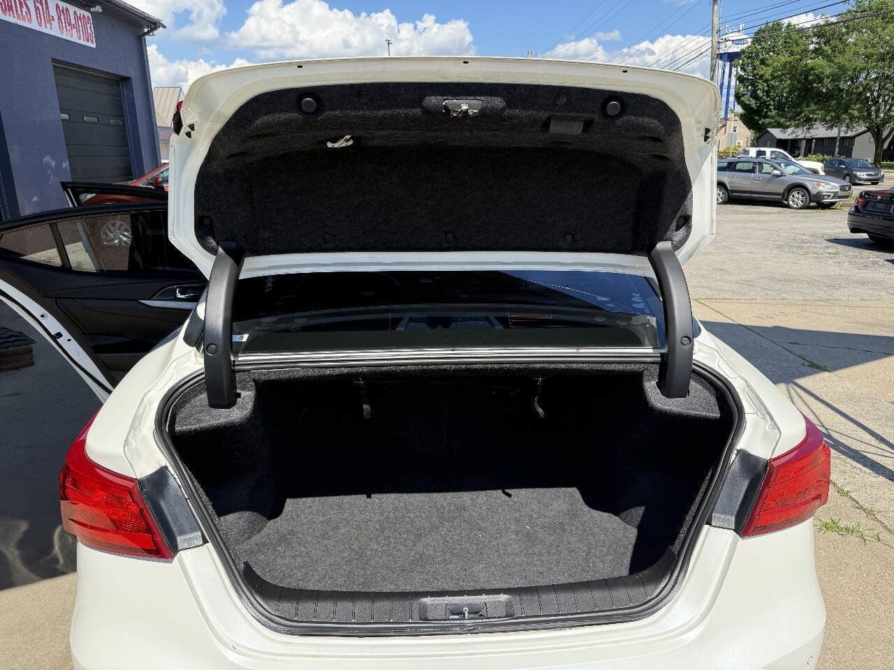 Used 2017 Nissan Maxima 3.5 SV FWD image 24