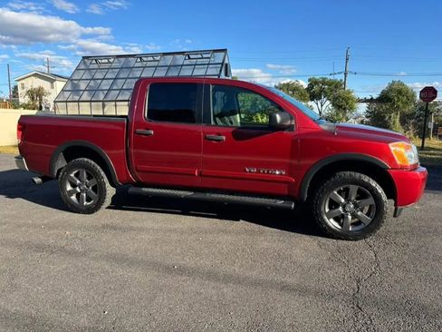 Used 2015 Nissan Titan SV w/ SV Value Truck Package AWD/4WD image 12