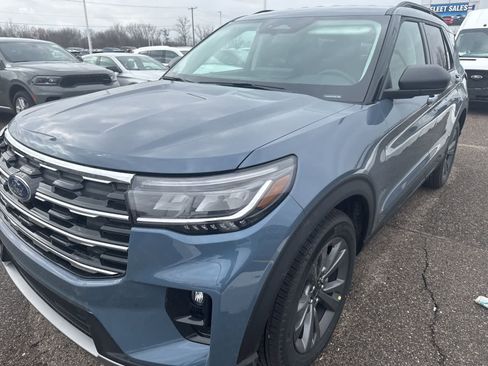 New 2026 Ford Explorer Active w/ Active Comfort Package image 2