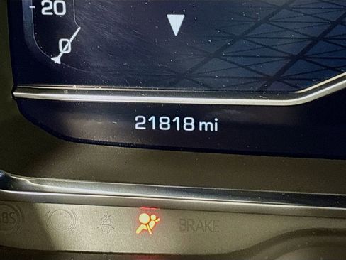 Used 2024 GMC Yukon XL AT4 w/ Technology Package image 13