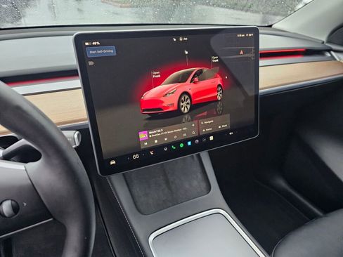 Used 2024 Tesla Model Y Long Range image 28