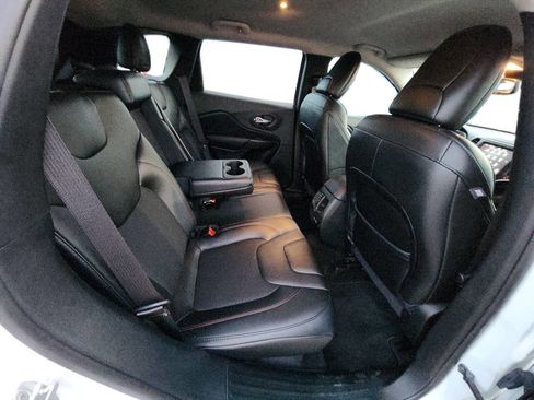 Used 2022 Jeep Cherokee Trailhawk image 40