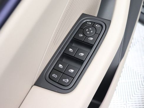 Used 2025 Porsche Macan Electric image 27